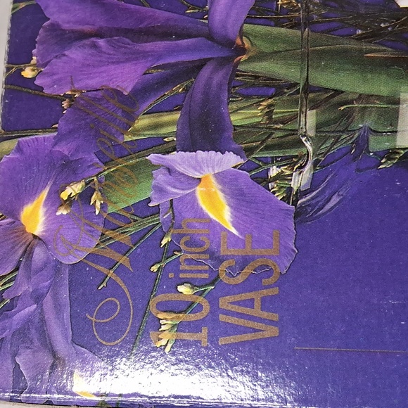 🆕️ in Box 10" floral glass vase - Picture 3 of 5